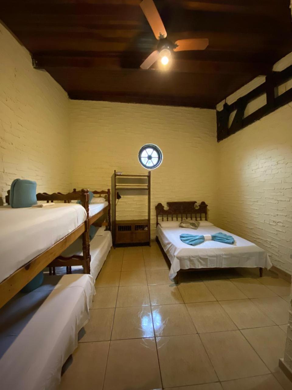 Linda Casa Com Piscina A 5 Minutos A Pe Da