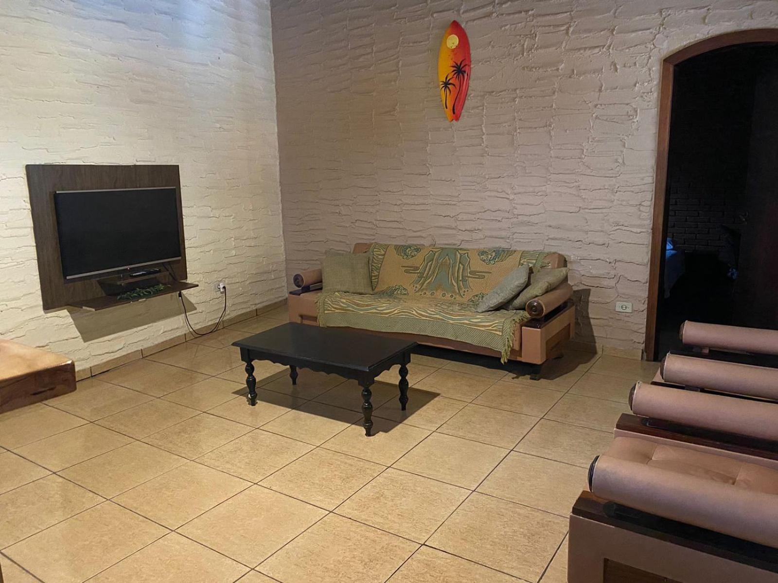 Linda Casa Com Piscina A 5 Minutos A Pe Da